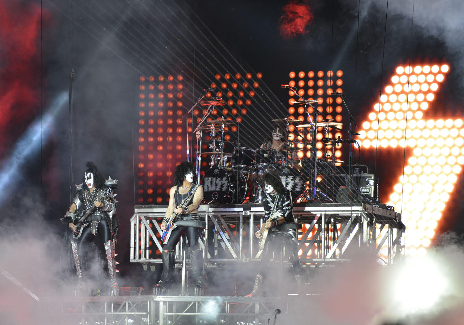 Фотоотчет со вчерашнего концерта группы "Kiss"